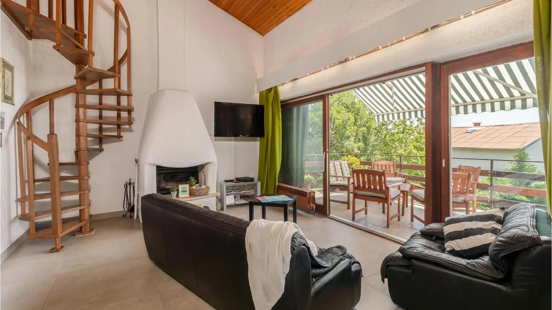 Nyaraló 5 Bedroom Cozy Home In Dramalj